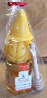 Honigzwerg mit Halloweenkerze und Honiglöffel